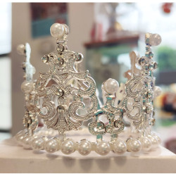 Elegant small silver crown...