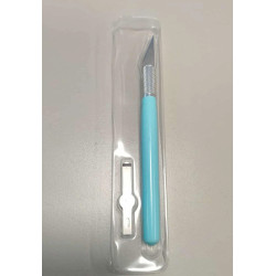 Scalpel with spare blades