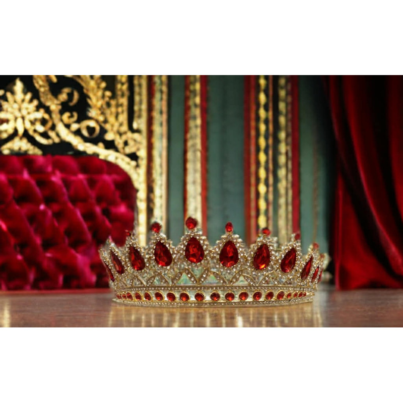 Tiara golden with red gems