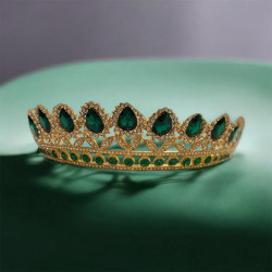 Tiara golden with green gems