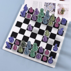 Chessboard and pieces set of 7
