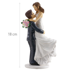 Esküvői tortadísz – Menyasszony a vőlegény karjában, 18 cm