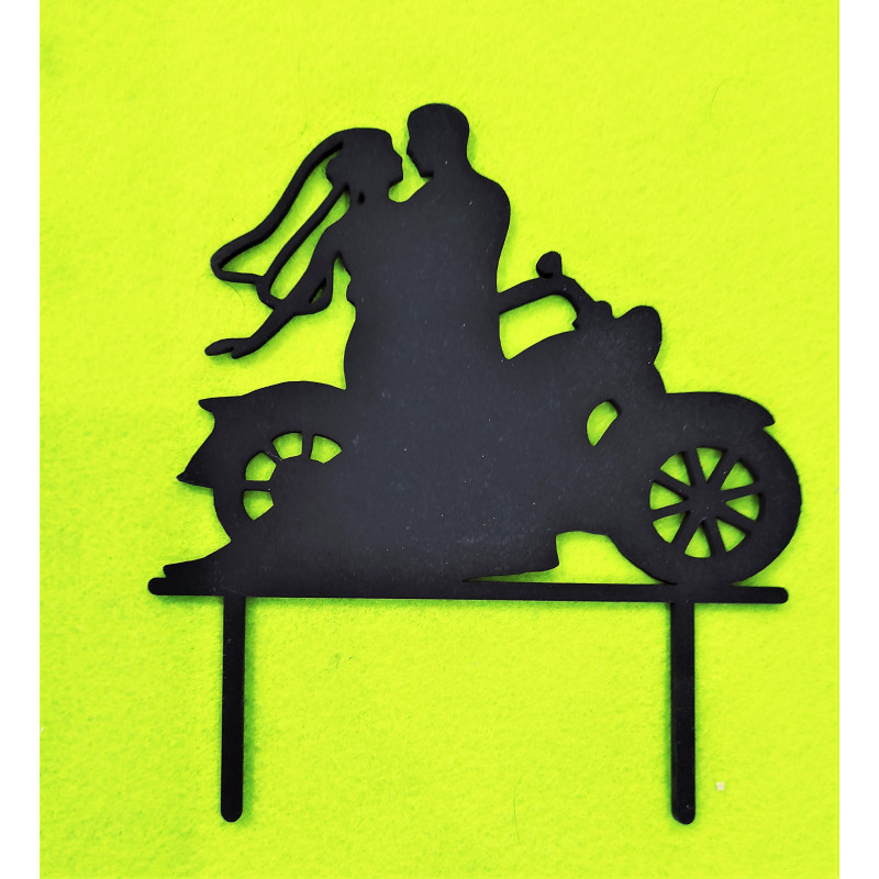 Hosszú hajú lány párjával motoron