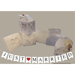 Esküvői köszönetajándék dobozka Mr & Mrs