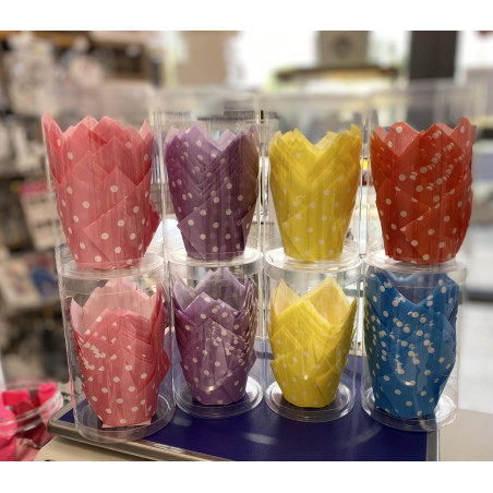 Tulip muffin cups with dots