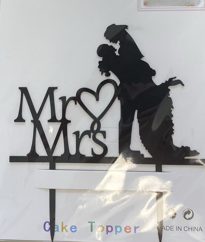 Esküvői beszúró Mr and Mrs emelős fekete akril