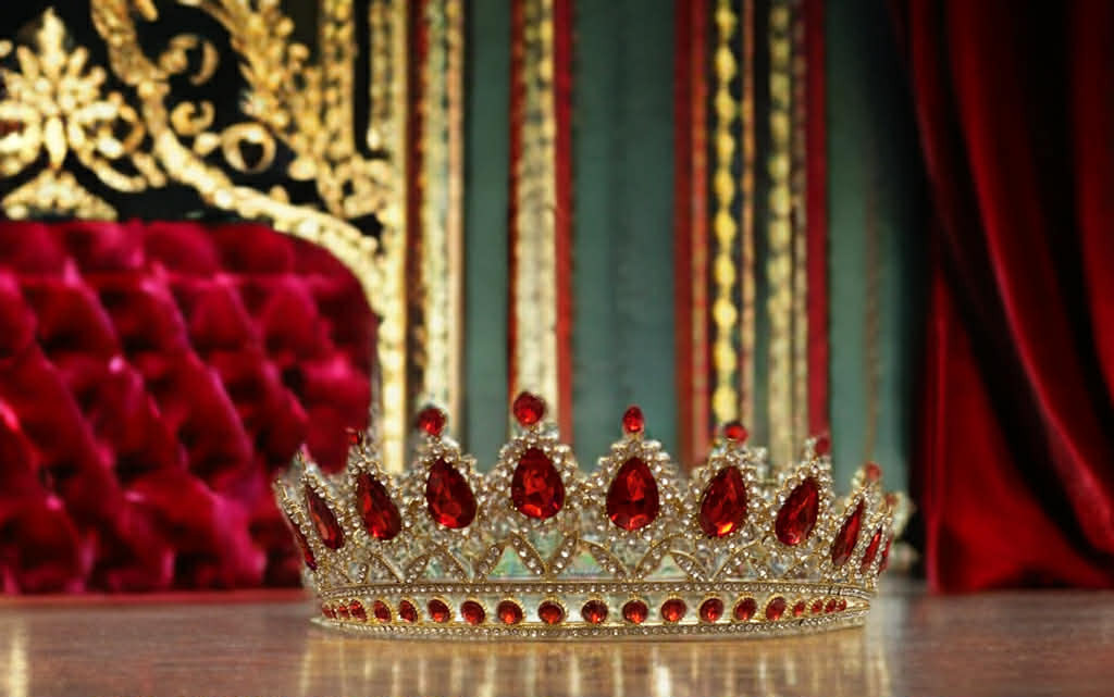 Tiara arany piros köves hercegnős
