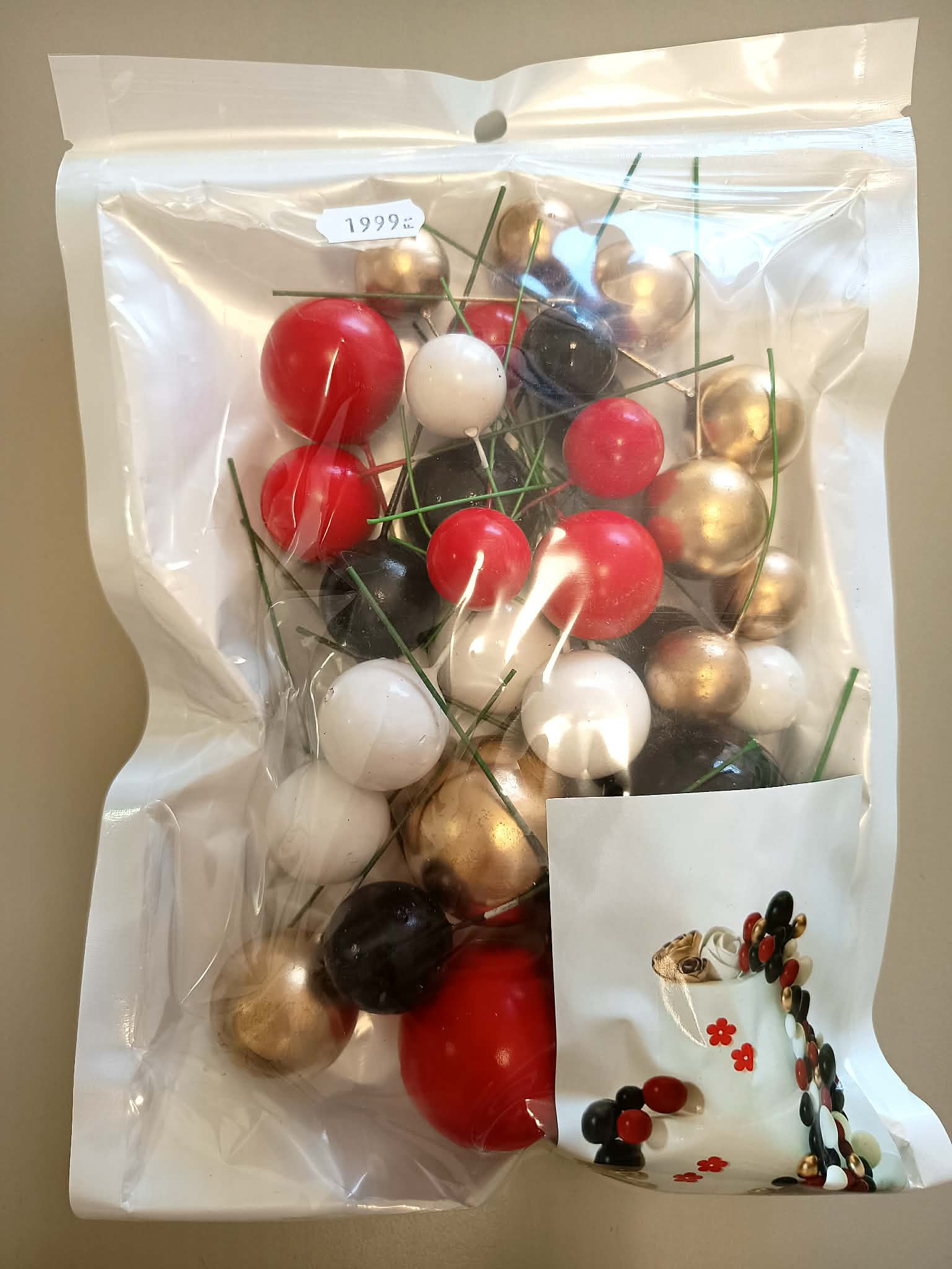 Vegyes gömb mix piros arany fehér fekete